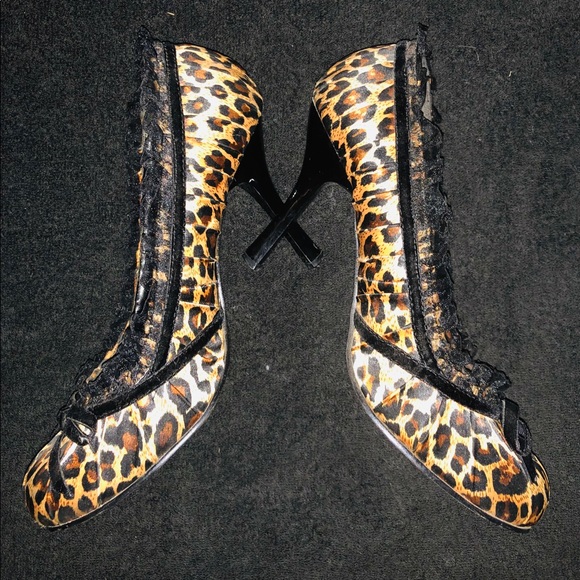 Wild Diva Leopard Print/Black Lace Heels - Picture 2 of 5